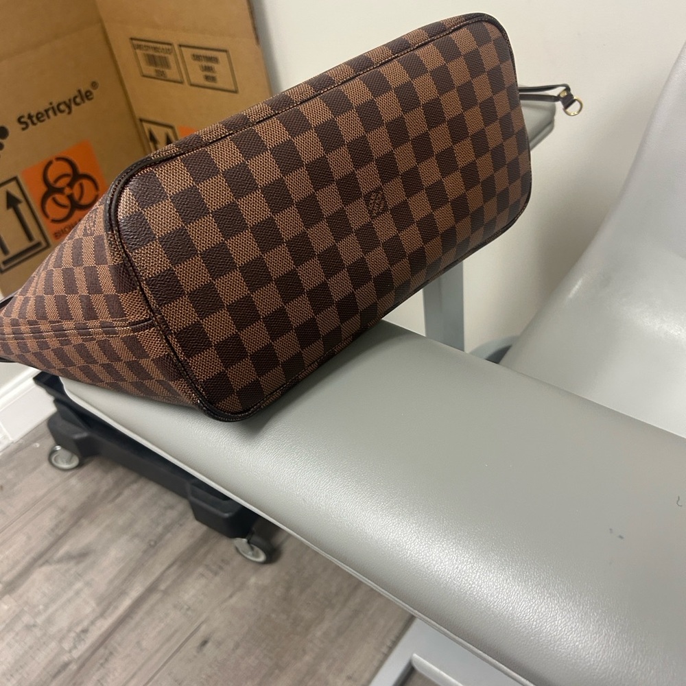 Louis Vuitton Brown Checkered Tote with Red Interior - Picture 6 of 10